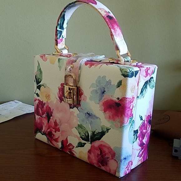 white trove Handbags - Vintage floral box hand bag